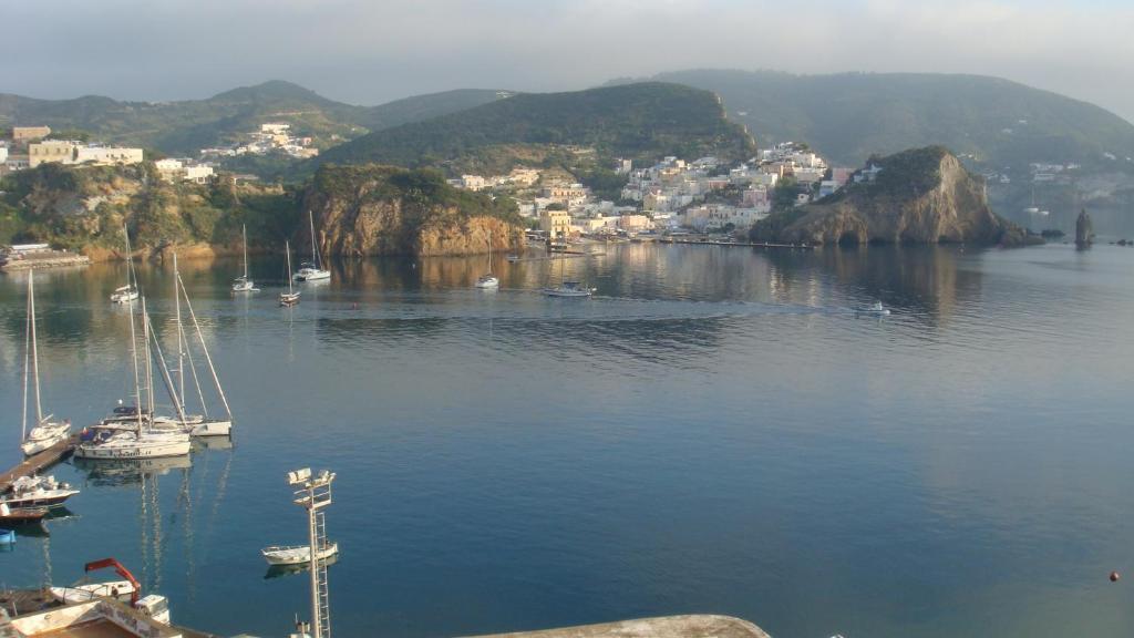 Hotel Del Capitano Πόντσα Εξωτερικό φωτογραφία